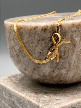 Elegant Gold Bow Pendant Necklace - Stainless Steel